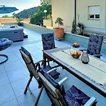 1 Bedroom Stunning Apartment In Макарска Экстерьер фото