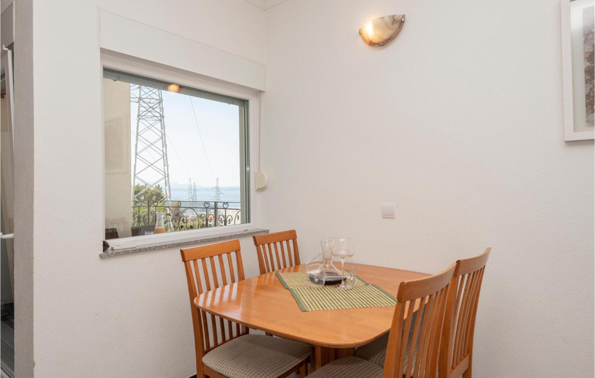 1 Bedroom Stunning Apartment In Макарска Экстерьер фото