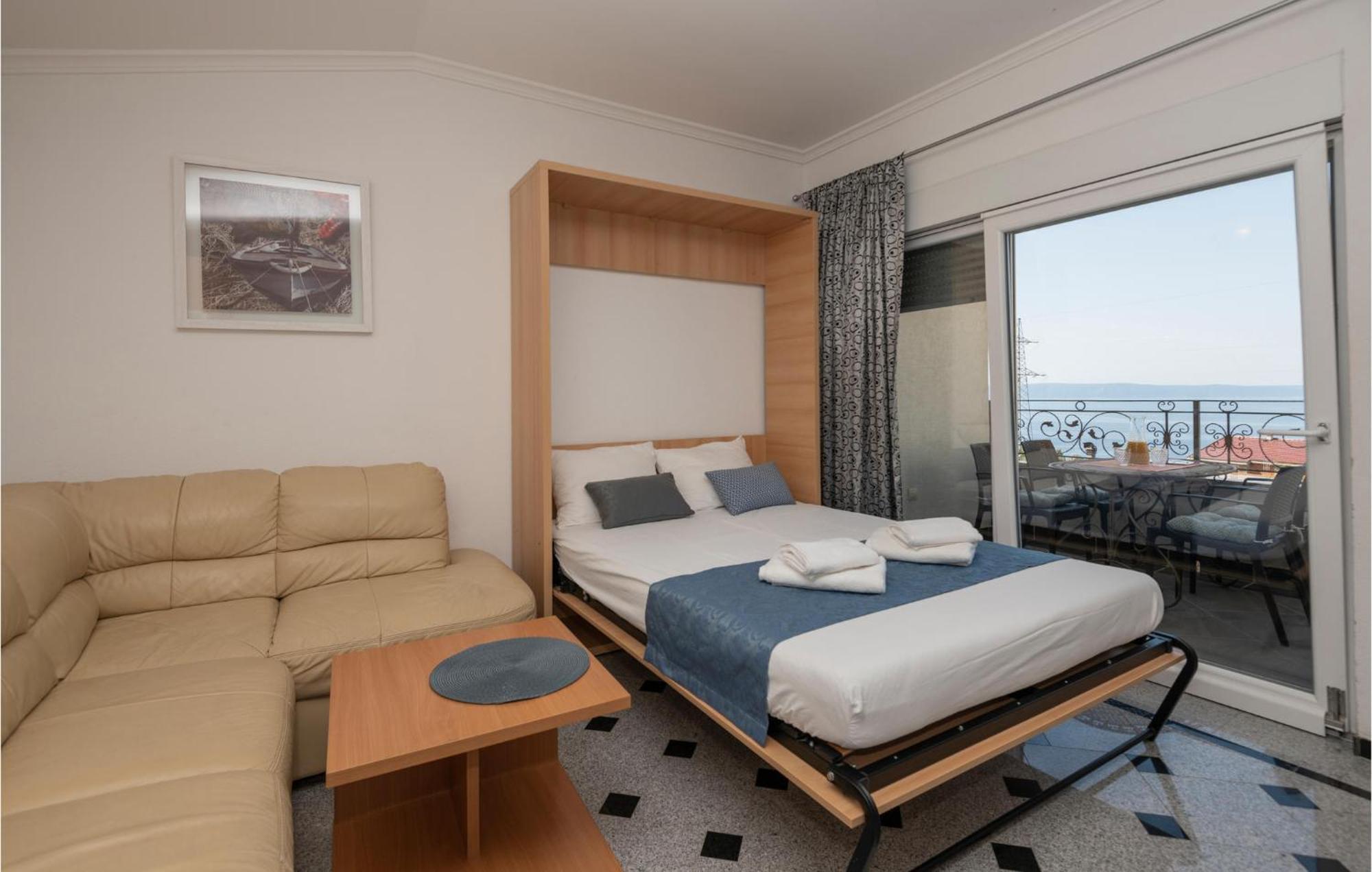 1 Bedroom Stunning Apartment In Макарска Экстерьер фото