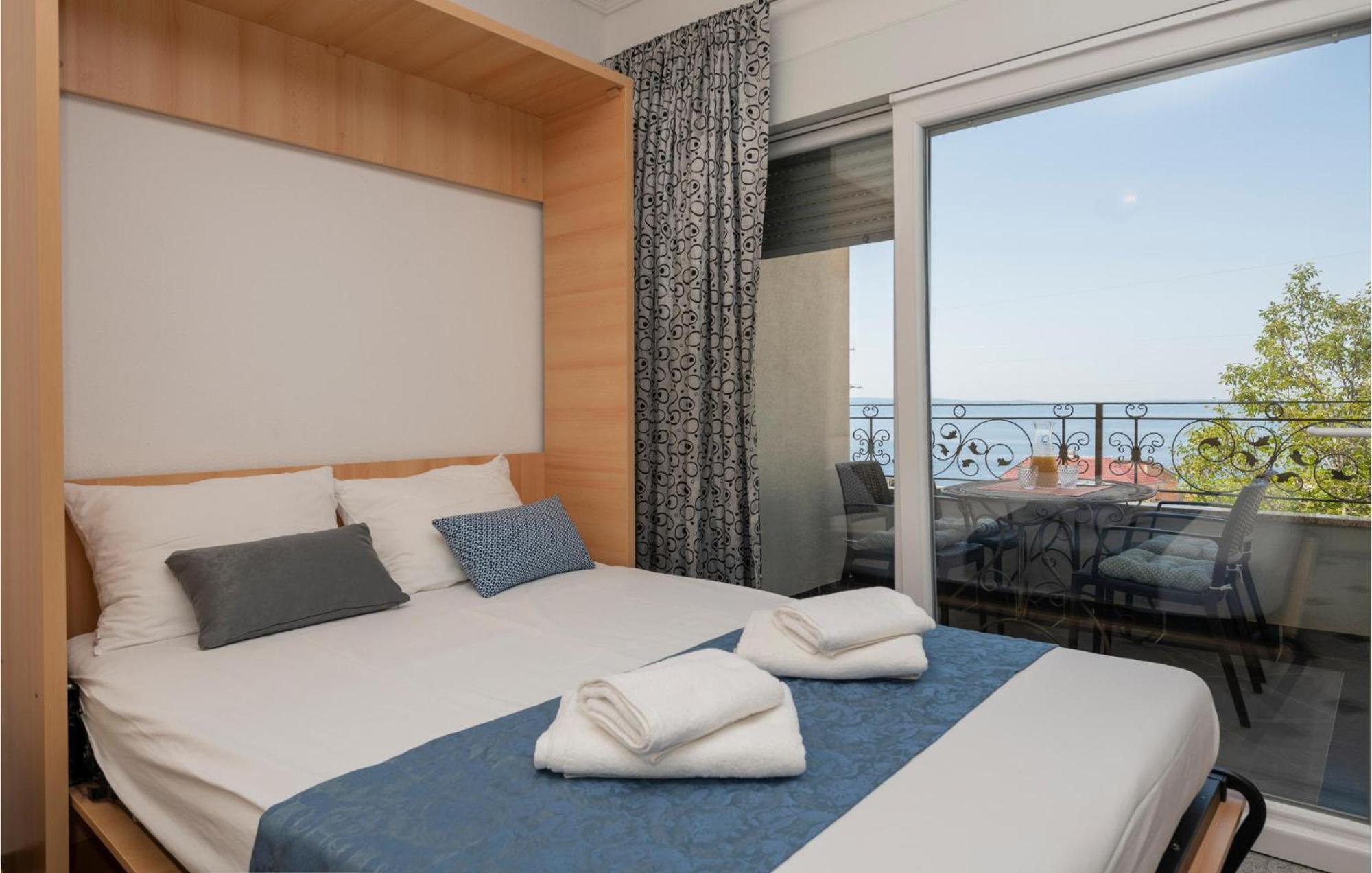 1 Bedroom Stunning Apartment In Макарска Экстерьер фото